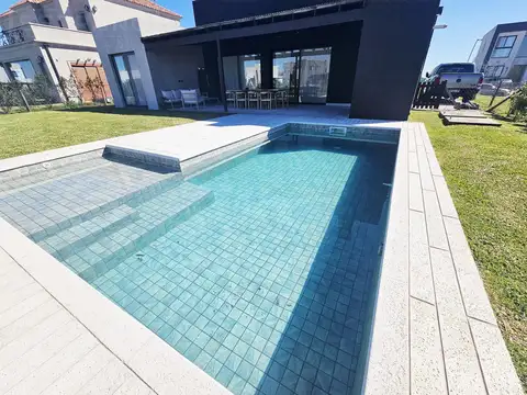 LHC. Venta Hermosa Casa de 5 ambientes en Riberas, Puertos