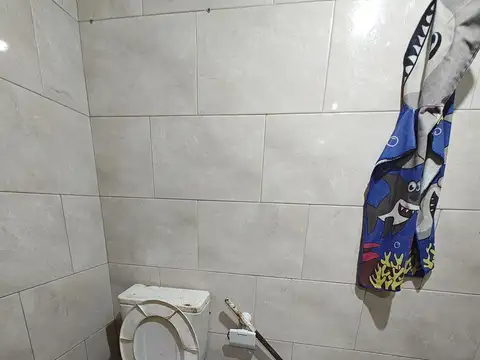 Casa y dos departamentos en venta en G. Catan