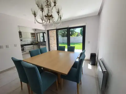 Casa en Venta con 2 cocheras