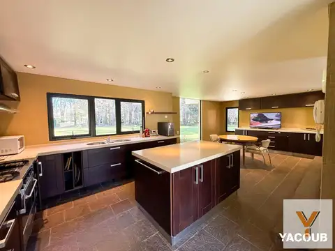 Casa en venta - 1 Dormitorio 2 Baños - Coronel Brandsen