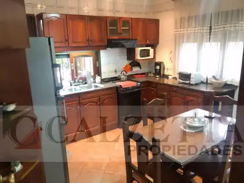 Venta de casa 3 ambientes refaccionada a nueva con posibilidad de cochera APTA CREDITO