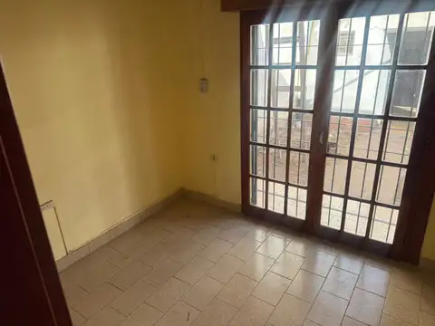 Casa en Alquiler con 2 cocheras