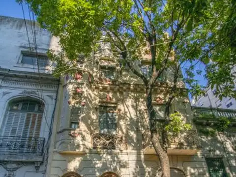 Casa con dos entradas. PB, 1ERO 2DO PISO - 505m² - Monserrat - Hotel familiar,Lote propio