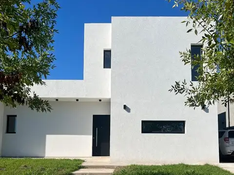 Casa 2 plantas Barrio Santa Lucía PILAR del ESTE