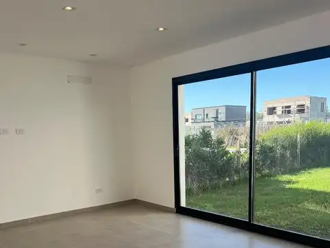 Casa 2 plantas Barrio Santa Lucía PILAR del ESTE
