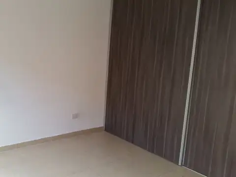 Depto Tipo Casa en Alquiler con 1 cocheras
