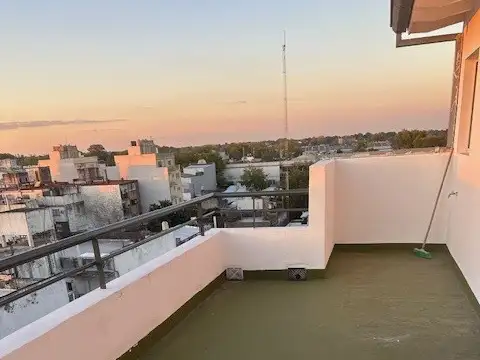 MONOAMBIENTE CON COCHERA
