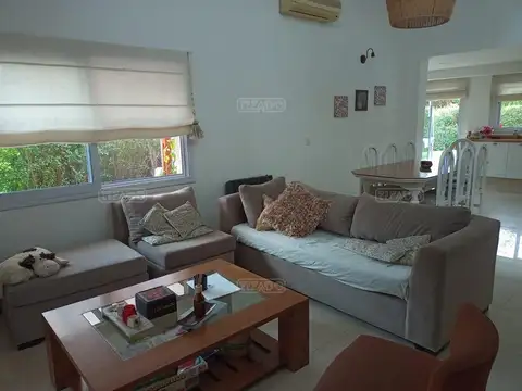 Casa 4 ambientes con 3 baños