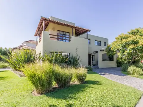 Casa en venta en  Las Liebres, 4 cuartos, gran family. Dependencia. Piscina.