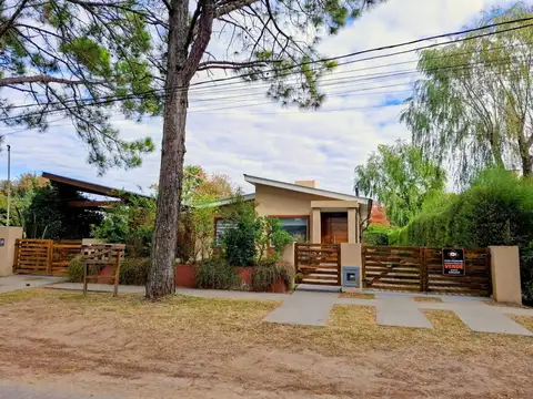 Casa en venta - 2 Dormitorios 2 Baños - San Bernardo Del Tuyu