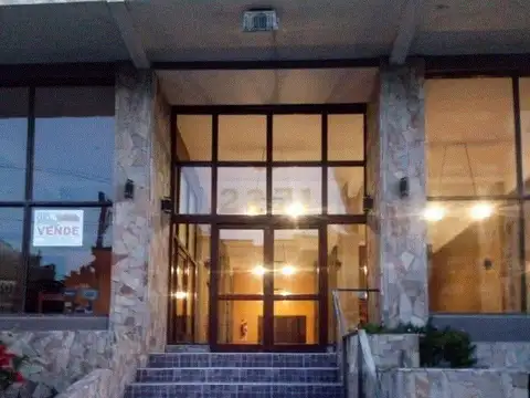 3 2200, Piso 2