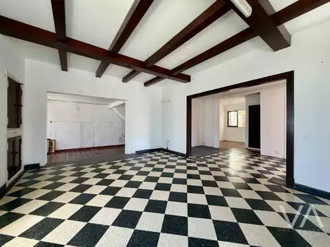 Chalet en esquina para uso comercial. Zona Guemes.