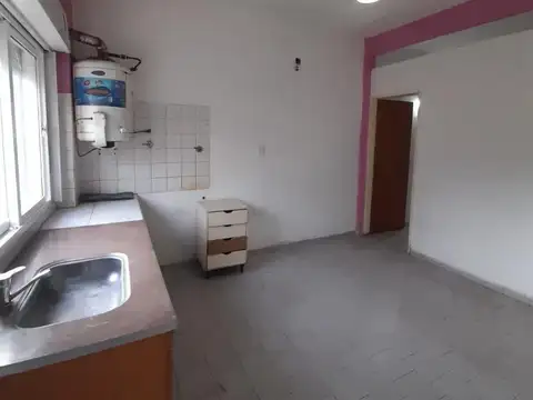 Alquiler Departamento 1 ambiente (Monoambiente) con pequeña division - San Justo