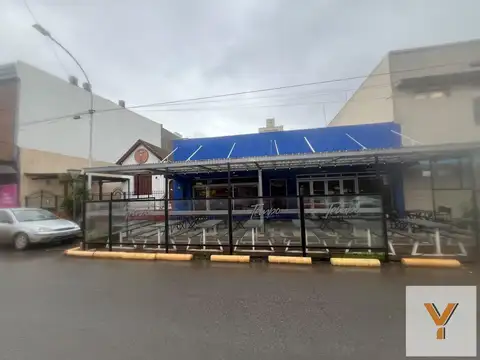 Edificio Comercial en Venta - 3 Dormitorios 4 Baños - 220mts - Necochea