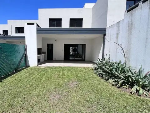 Depto Tipo Casa en Alquiler con 2 cocheras