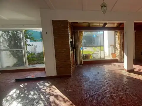 Casa en Venta con 3 cocheras