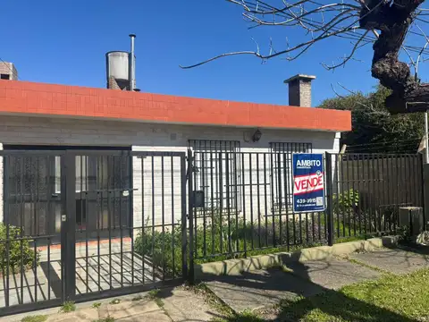 Venta Casa 2 dormitorios   Barrio Santa Rita a metros  del Rio Granadero Baigorria Pileta