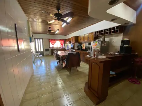 Departamento 6 ambientes con 2 baños