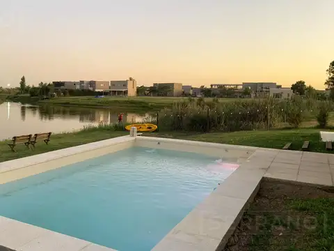 LHC. Casa en alquiler al agua. Barrio privado El Canton Norte, Escobar