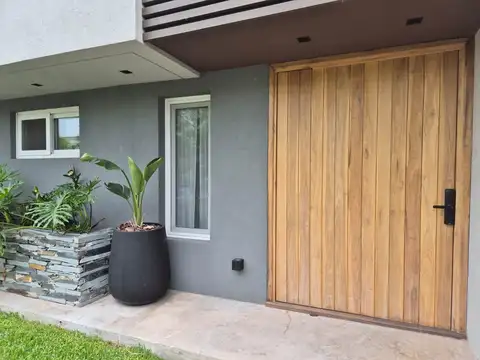 Casa en Venta con 6 cocheras