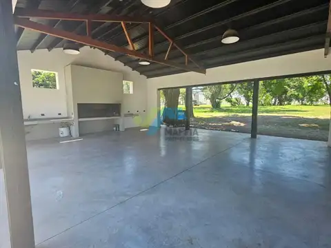 Casa en Venta con 3 cocheras