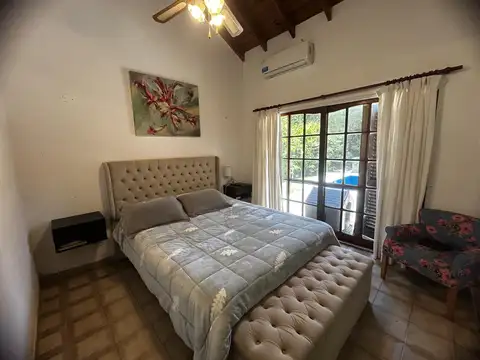Casa en Alquiler con 2 cocheras