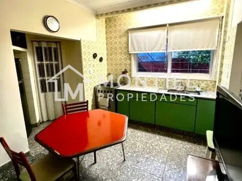 Casa 4 ambientes con 2 baños