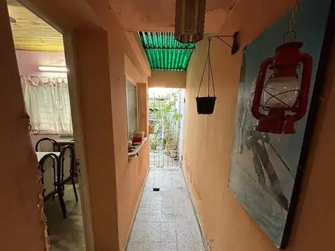 Casa 7 ambientes con 2 baños