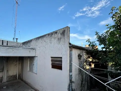 Casa con excelente ubicación en Barrio Alberdi