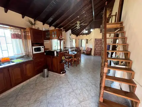 Casa 4 ambientes con 2 baños