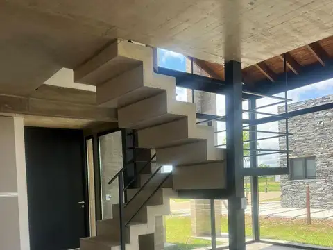 Casa en Alquiler de 4 dormitorios