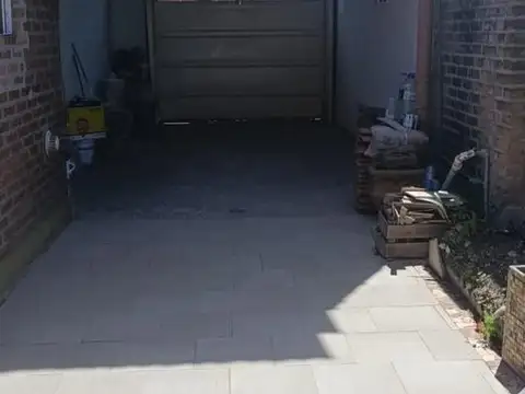 Casa 6 ambientes con 2 baños