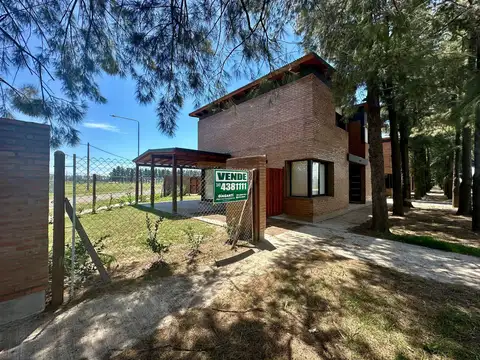 Casa 3 ambientes con 2 baños