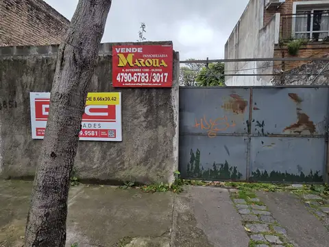 Terreno de 341,377 m² en venta en Olivos Calle Acasusso 2851