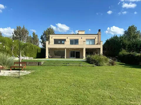 Casa en Venta en Puerto Roldan, USD 360.000