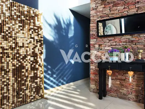 Casa en Venta con 3 cocheras