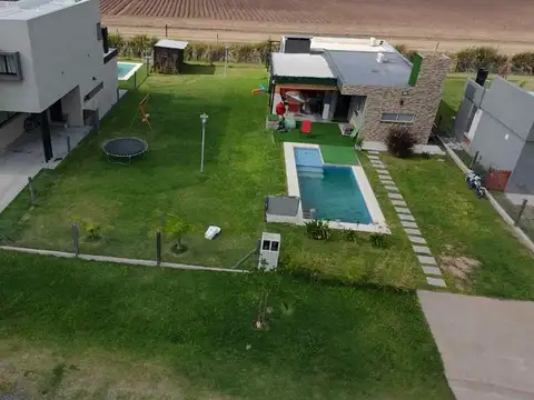 CASA 2 DORMITORIOS  -  MÁS LOTE 300M2 BRISANOVA