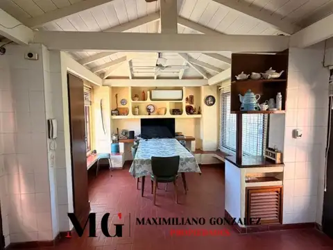 Casa en Alquiler con 2 cocheras