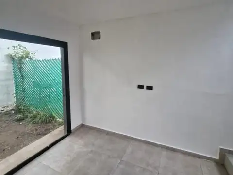 ZONA LA ESTANZUELA - DUPLEX 2 DORM 2 BAÑOS COCHERA
