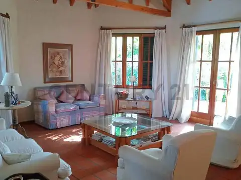 Casa en Venta con 2 cocheras