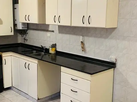 Santiago 1492, 2 piso, estilo duplex con cochera. Barrio Lourdes.