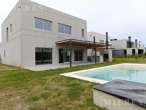 Casa en venta a estrenar en Carpinchos, Nordelta