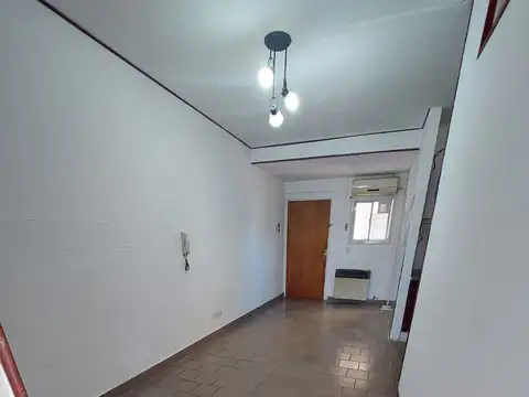 DEPARTAMENTO 2 1/2 AMBIENTES - EXCELENTE UBICACION-