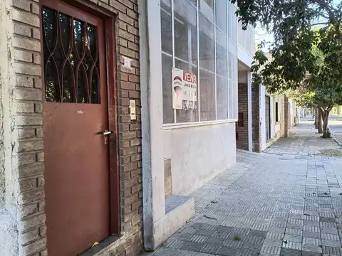 Casa 8 ambientes con 5 baños