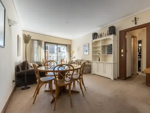 Departamento 4 ambientes con dependencia de servicion en Recoleta