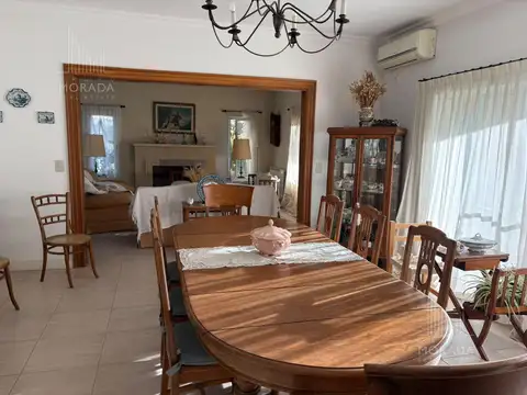 Casa 6 ambientes con 4 baños