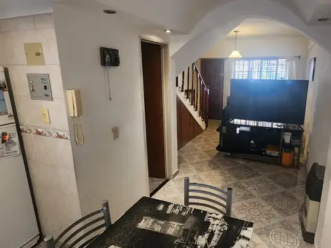 Duplex al Frente 5 Ambientes c/ Garaje 80 m² - S.Justo (Ctro)