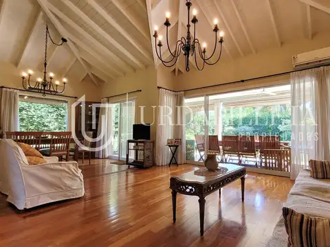 Casa 5 ambientes con 2 baños