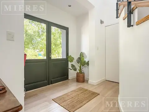 Casa en Venta con 3 cocheras