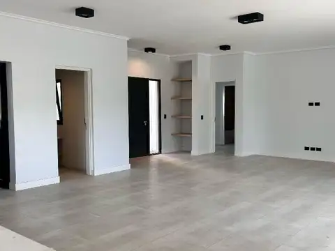 Venta casa en Medal - Espectacular Oportunidad en Lote al Golf